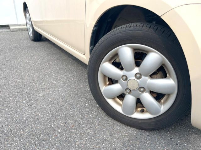 �y�����A���~�z�C�[���z�O�ςɃ}�b�`���������A���~�z�C�[���𑕒����Ă���܂��B�e��ЊO�A���~�z�C�[����A�X�^�b�h���X�^�C�����戵�����Ă���܂��B���񂲑��k����������