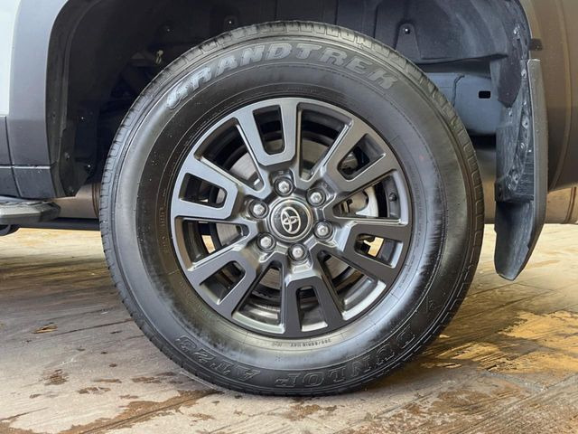 �y����18�C���`�A���~�z�C�[���z�O�ςɃ}�b�`���������A���~�z�C�[���𑕒����Ă���܂��B�e��ЊO�A���~�z�C�[����A�X�^�b�h���X�^�C�����戵�����Ă���܂��B���񂲑��k����������