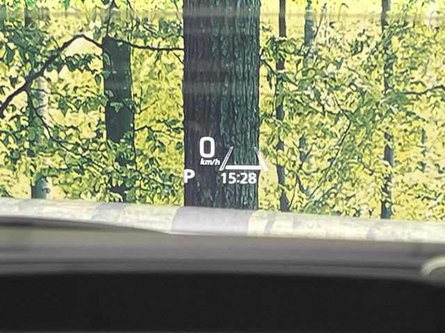 �y�w�b�h�A�b�v�f�B�X�v���C�z���݂̑��x�⑖�s�����f�W�^���\���ŉ^�]�ȑO���̃K���X�ɓ��e!�^�]���A�ڐ������炳���K�v�ȏ����m�F�ł���̂łƂ��Ă��֗��ň��S!