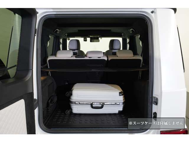 トランクにはスーツケースは勿論のこと、ゴルフバックも複数収納可能な荷室容量を確保してます。