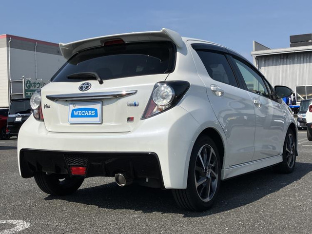 ヴィッツ1.5 ハイブリッド GR スポーツ