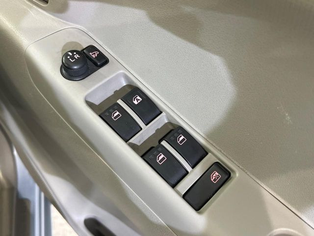 �y�d���i�[�~���[�z�T�C�h�~���[�͓d���i�[���ƂȂ��Ă���A�������ԏ�ł��L�Y�������X�N��}�����܂��B