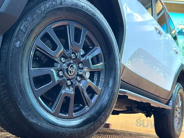 �y����18�C���`�A���~�z�C�[���z�O�ςɃ}�b�`���������A���~�z�C�[���𑕒����Ă���܂��B�e��ЊO�A���~�z�C�[����A�X�^�b�h���X�^�C�����戵�����Ă���܂��B���񂲑��k����������