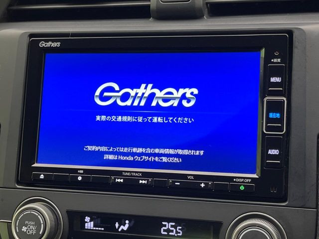 【純正ナビ】人気の純正ナビを装備しております。ナビの使いやすさはもちろん、オーディオ機能も充実!キャンプや旅行はもちろん、通勤や買い物など普段のドライブも楽しくなるはず♪