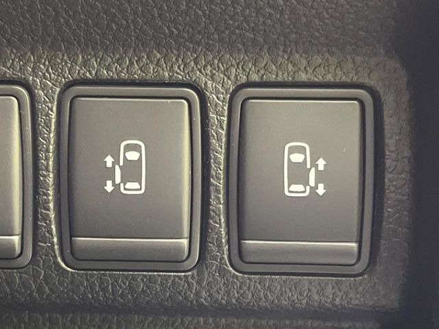 �y�����X���C�h�h�A�z���ԏ�ŗׂ̎ԂƂ̊Ԋu���������ɂ������A�X���C�h�h�A�Ȃ���S!�h�A�I�[�v������������炸�A�J�������L���̂ŏ��~�肪�Ƃ��Ă��ȒP�ł��B�傫�ȉו��̏o���������Ȃ���\��