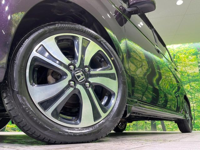 �y����15�C���`�A���~�z�C�[���z�O�ςɃ}�b�`���������A���~�z�C�[���𑕒����Ă���܂��B�e��ЊO�A���~�z�C�[����A�X�^�b�h���X�^�C�����戵�����Ă���܂��B���񂲑��k����������