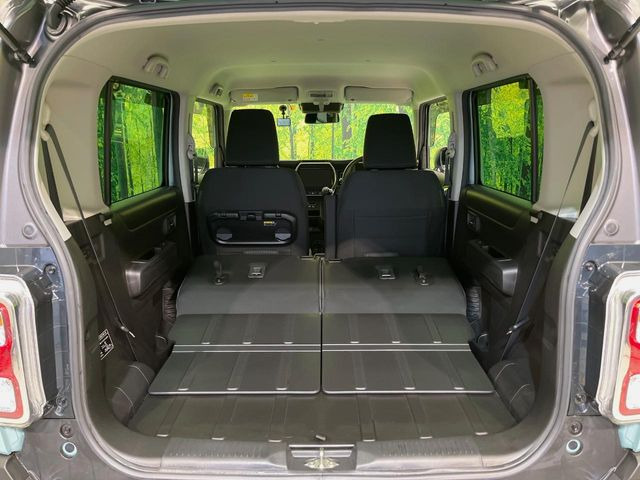 ���i�̂���������ʋ΁A���}���ɏ\���ȉ׎��X�y�[�X���m�ۂ��Ă���܂��B�Z�J���h�V�[�g��|���ƁA�傫�ȉו��̐ύڂ��\�ł���