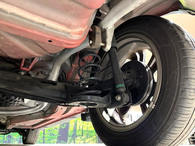 お車を安心してお乗りいただく為には、足回りの定期点検が欠かせません。サービスサポート(有償保証)では無料点検もご提供しており、安心のカーライフをお過ごしいただけるサポート体制が整っています。