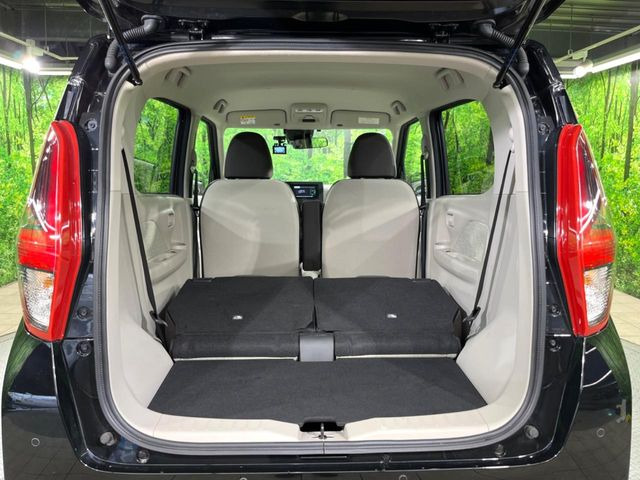 ���i�̂���������ʋ΁A���}���ɏ\���ȉ׎��X�y�[�X���m�ۂ��Ă���܂��B�Z�J���h�V�[�g��|���ƁA�傫�ȉו��̐ύڂ��\�ł���