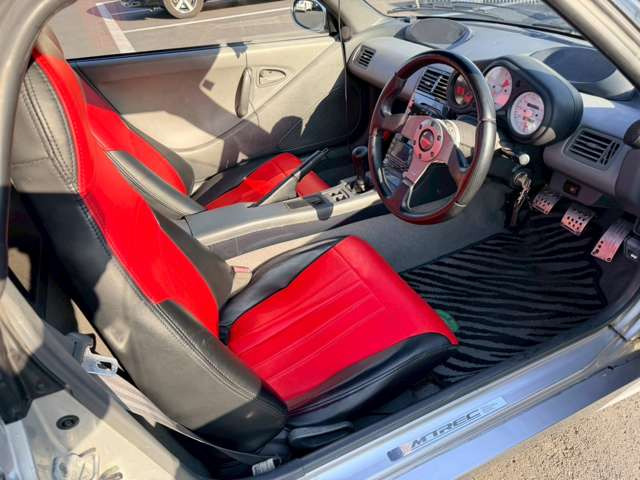 気になるお車がありましたら右の電話番号から直接お店にお問い合わせください。支払方法から車両情報、状態までなんでもご説明させて頂きます。スタッフ一同ご連絡お待ちしております。