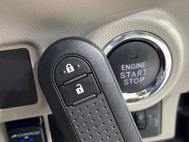 �y�L�[�t���[�V�X�e���z�J�o����|�P�b�g�ɓ��ꂽ�܂܂ł��h�A�̎{���E�������\�ȃX�}�[�g�L�[�𑕔��B�G���W���̃I���E�I�t�����J�M�����o���K�v����������Ƃ��Ă��֗��ł���