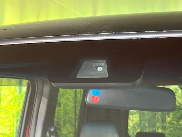 �y�z���_�Z���V���O�z���s���ɑO���̎ԗ�����F�����A�Փ˂������Ȏ��͌x��ƃu���[�L�ŏՓˉ���Ɣ�Q�y�����A�V�X�g�B�����S�Ƀh���C�u�����y���݂��������܂��B