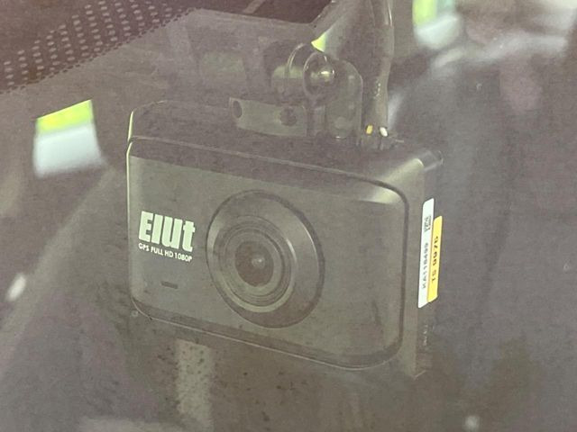 【ドライブレコーダー】ドライブレコーダー装備!走行中はもちろん、あおり運転や事故に遭遇した際、映像で記録し、万一のリスクに備えます。※記録用SDカードはお客様ご自身でご準備いただく必要があります。