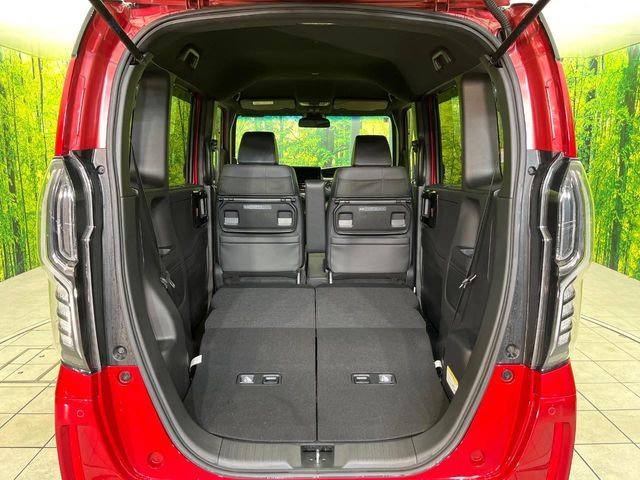 ���i�̂���������ʋ΁A���}���ɏ\���ȉ׎��X�y�[�X���m�ۂ��Ă���܂��B�Z�J���h�V�[�g��|���ƁA�傫�ȉו��̐ύڂ��\�ł���