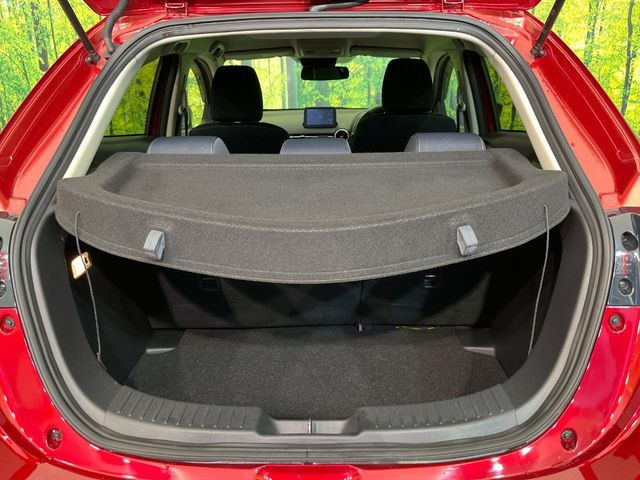 ���i�̂���������ʋ΁A���}���ɏ\���ȉ׎��X�y�[�X���m�ۂ��Ă���܂��B�Z�J���h�V�[�g��|���ƁA�傫�ȉו��̐ύڂ��\�ł���