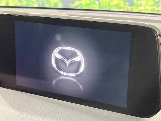 �y8�C���`�}�c�_�R�l�N�g�z�ԓ��̕��͋C�Ƀ}�b�`������^�̃f�B�X�v���C�B�X�}�z�ڑ��ł̃i�r�g�p��Bluetooth�Đ����A�l�X�ȋ@�\���y���߂܂��B�����I�ȃ_�C�������삪�\�ŁA�g��������ǍD�ł��B