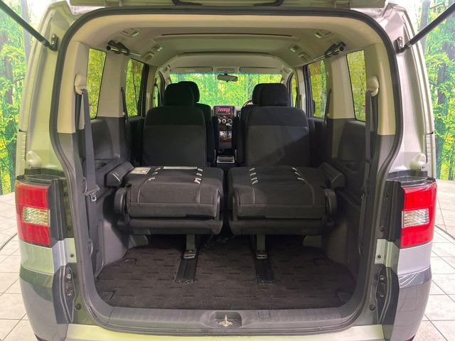 ���i�̂���������ʋ΁A���}���ɏ\���ȉ׎��X�y�[�X���m�ۂ��Ă���܂��B�Z�J���h�V�[�g��|���ƁA�傫�ȉו��̐ύڂ��\�ł���