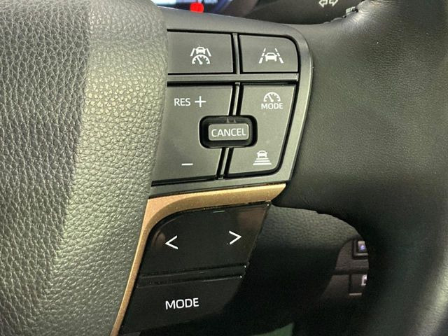 【レーダークルーズコントロール】高速道路での長距離走行が楽に!!自動で速度を保つクルーズコントロールが、衝突軽減システムと連携し、前方の車両を感知して車間を保つように速度調節してくれます!!