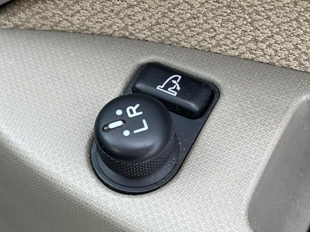 �y�d���i�[�~���[�z�T�C�h�~���[�͓d���i�[���ƂȂ��Ă���A�������ԏ�ł��L�Y�������X�N��}�����܂��B