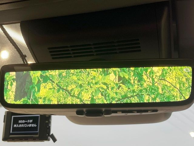 【デジタルインナーミラー】後席の大きな荷物や同乗者で後方が確認しづらい時でも安心!カメラが撮影した車両後方の映像をルームミラー内に表示。クリアな視界で状況の確認が可能です!