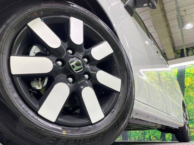 【純正15インチアルミホイール】外観にマッチした純正アルミホイールを装着しております。各種社外アルミホイールや、スタッドレスタイヤも取扱いしております。是非ご相談ください♪