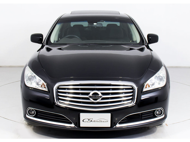 禁煙車です!室内は嫌なニオイも無く、すごく綺麗な状態です!禁煙車・・特にセダンタイプのお車では少ないですよね!!タバコのニオイが苦手なお客様必見です!快適にご乗車頂けます!!