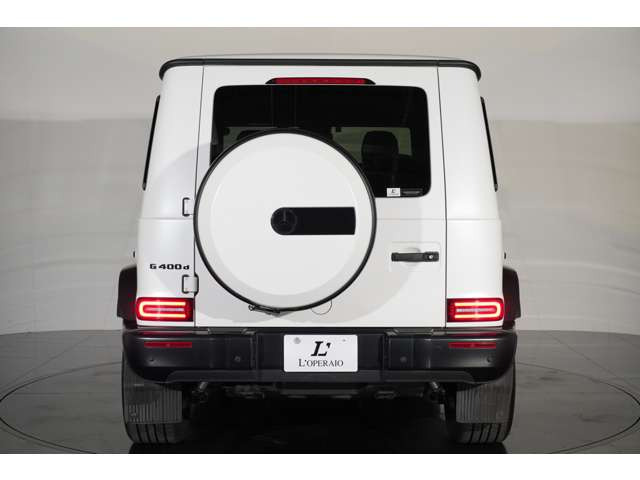 リアから見ても圧 倒的な存在感を放つGクラス。その中でも限定車は更に目を引く1台です。