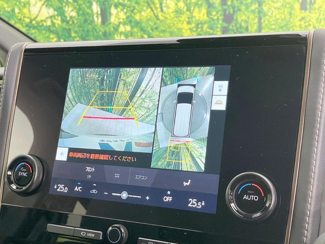 【パノラミックビューモニター】専用のカメラにより、上から見下ろしたような視点で360度クルマの周囲を確認することができます☆死角部分も確認しやすく、狭い場所での切り返しや駐車もスムーズに行えます。