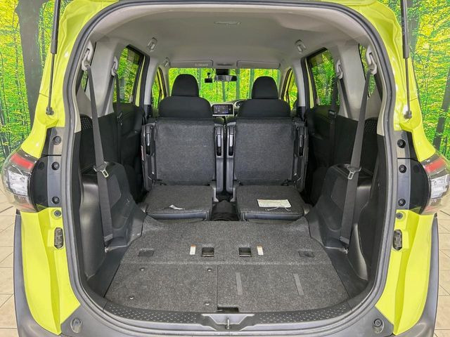 ���i�̂���������ʋ΁A���}���ɏ\���ȉ׎��X�y�[�X���m�ۂ��Ă���܂��B�Z�J���h�V�[�g��|���ƁA�傫�ȉו��̐ύڂ��\�ł���