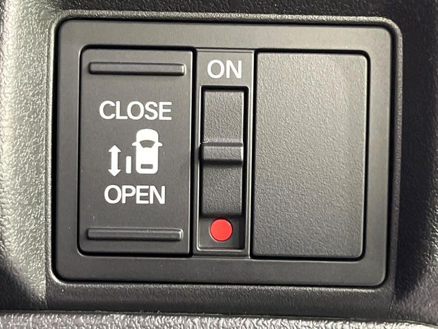 【パワースライドドア】スマートキーや運転席のスイッチでスライドドアの開閉が可能♪電動だから力を入れてドアを開ける必要が無く、小さいお子様でも、重い荷物を持っている時もラクに開け閉めできます♪