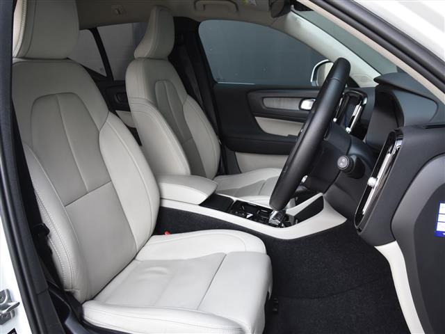 XC40B4 AWD インスクリプション 4WD