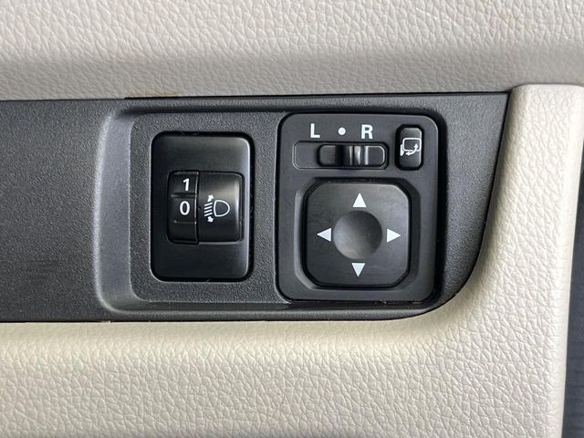 �y�d���i�[�~���[�z�T�C�h�~���[�͓d���i�[���ƂȂ��Ă���A�������ԏ�ł��L�Y�������X�N��}�����܂��B