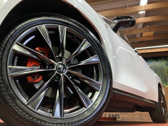 【純正20インチアルミホイール】外観にマッチした純正アルミホイールを装着しております。各種社外アルミホイールや、スタッドレスタイヤも取扱いしております。是非ご相談ください♪