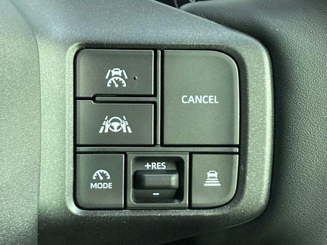 【レーダークルーズコントロール】高速道路での長距離走行が楽に!!自動で速度を保つクルーズコントロールが、衝突軽減システムと連携し、前方の車両を感知して車間を保つように速度調節してくれます!!