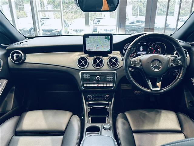 GLAクラスGLA220 4マチック 4WD