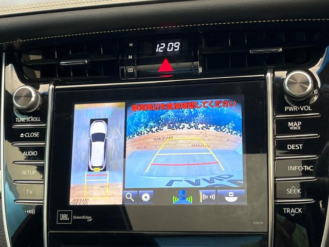 �y�}���`�e���C�����j�^�[�z�Ԃ̃t�����g��T�C�h�̃J�����摜�𓯎��Ƀ��j�^�[�\�����邱�ƂŁA���H�⋷�����𑖍s���ł����͂̏󋵊m�F���ł����S!�{�iSUV�ɂ��ꂵ�������ł���