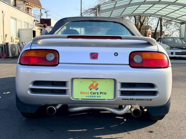 当店在庫は外装、内装クリーニング後に展示し、併せて事故修復歴の有無、メーター改ざん歴の有無も第三者機関による検査を全台実施しております。車検、整備、鈑金塗装も自社で対応できますのでご安心ください。