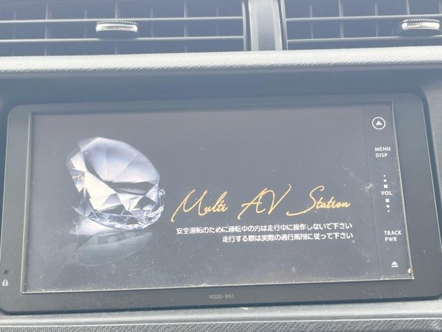 �y�����i�r�z�l�C�̏����i�r�𑕔����Ă���܂��B�i�r�̎g���₷���͂������A�I�[�f�B�I�@�\���[��!�L�����v�◷�s�͂������A�ʋ΂┃�����ȂǕ��i�̃h���C�u���y�����Ȃ�͂���