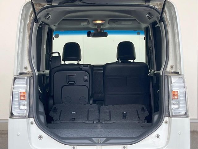 ���i�̂���������ʋ΁A���}���ɏ\���ȉ׎��X�y�[�X���m�ۂ��Ă���܂��B�Z�J���h�V�[�g��|���ƁA�傫�ȉו��̐ύڂ��\�ł���