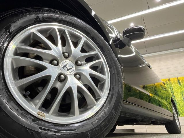 【純正アルミホイール】外観にマッチした純正アルミホイールを装着しております。各種社外アルミホイールや、スタッドレスタイヤも取扱いしております。是非ご相談ください♪