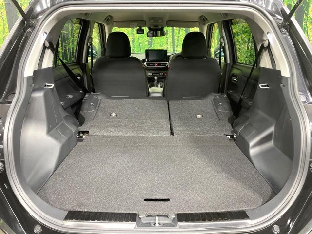 ���i�̂���������ʋ΁A���}���ɏ\���ȉ׎��X�y�[�X���m�ۂ��Ă���܂��B�Z�J���h�V�[�g��|���ƁA�傫�ȉו��̐ύڂ��\�ł���