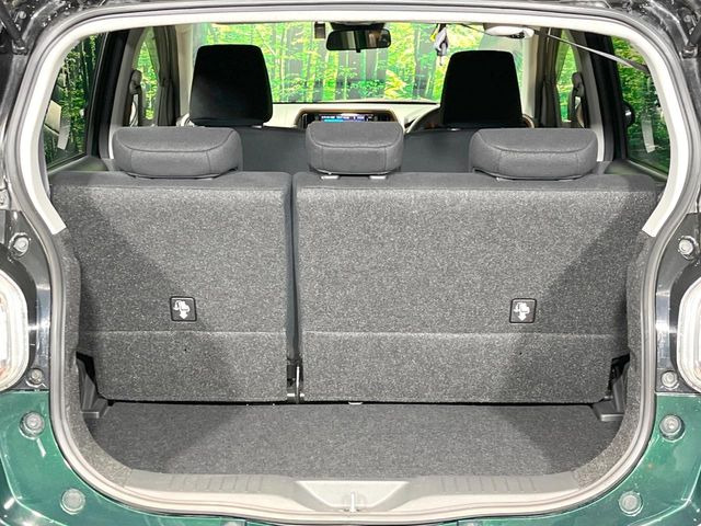 ���i�̂���������ʋ΁A���}���ɏ\���ȉ׎��X�y�[�X���m�ۂ��Ă���܂��B�Z�J���h�V�[�g��|���ƁA�傫�ȉו��̐ύڂ��\�ł���