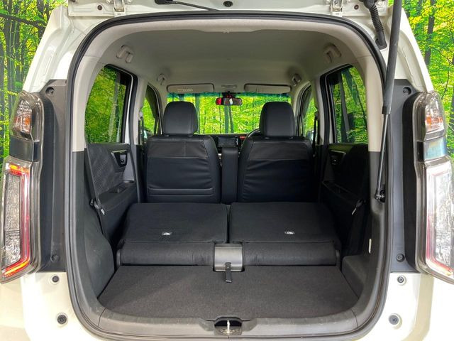 ���i�̂���������ʋ΁A���}���ɏ\���ȉ׎��X�y�[�X���m�ۂ��Ă���܂��B�Z�J���h�V�[�g��|���ƁA�傫�ȉו��̐ύڂ��\�ł���