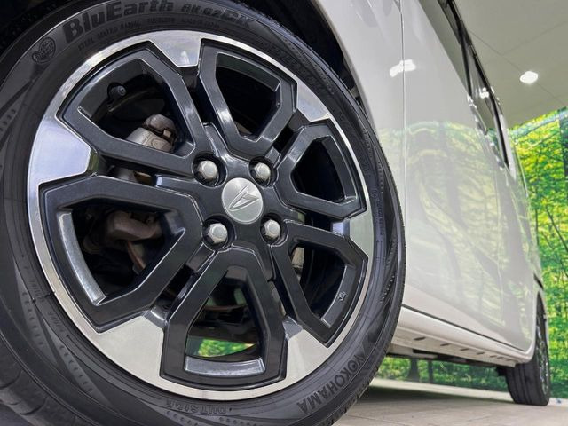 【純正15インチアルミホイール】外観にマッチした純正アルミホイールを装着しております。各種社外アルミホイールや、スタッドレスタイヤも取扱いしております。是非ご相談ください♪