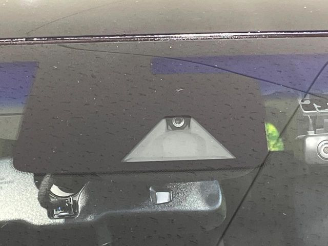 �y�C���e���W�F���g�G�}�[�W�F���V�[�u���[�L�z�t�����g�J�����őO���̎ԗ�����s�҂����m�B�Փ˂������Ȏ��͏Փ˔�Q�y���u���[�L���쓮�A�Փˉ�����T�|�[�g�B�����S�Ƀh���C�u�����y���݂��������܂��B