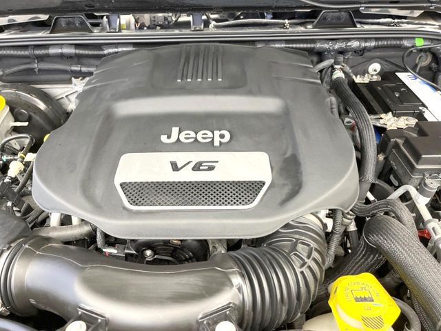 ●当店では、各メーカーの専用診断テスターを導入。国家資格を持つテクニカルスタッフも常駐しておりますので、万が一の際にも安心してご利用いただけます。