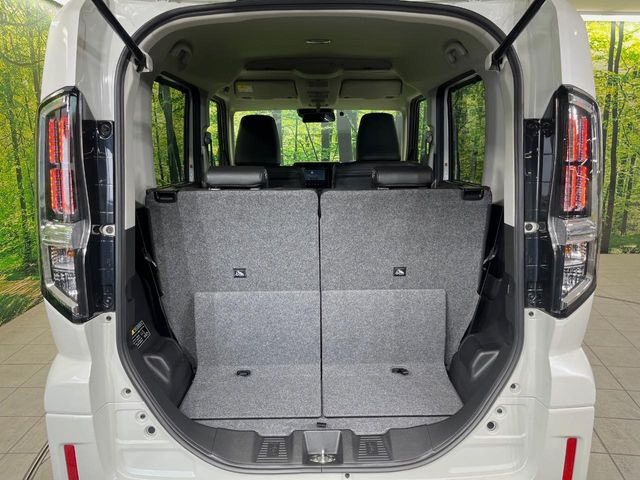 ���i�̂���������ʋ΁A���}���ɏ\���ȉ׎��X�y�[�X���m�ۂ��Ă���܂��B�Z�J���h�V�[�g��|���ƁA�傫�ȉו��̐ύڂ��\�ł���