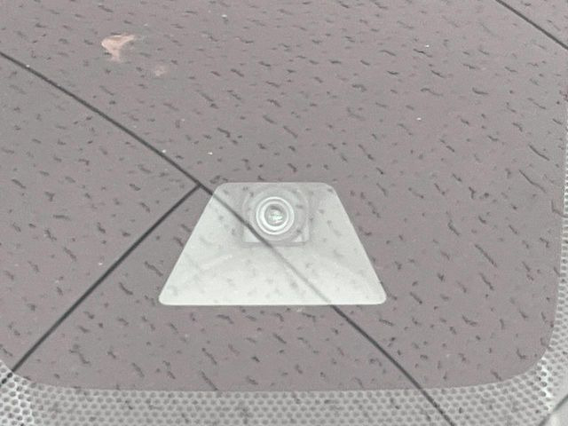 �y�O�He-Assist�z���s���ɑO���̎ԗ�����F�����A�Փ˂������Ȏ��͌x��ƃu���[�L�ŏՓˉ���Ɣ�Q�y�����A�V�X�g�B�����S�Ƀh���C�u�����y���݂��������܂��B