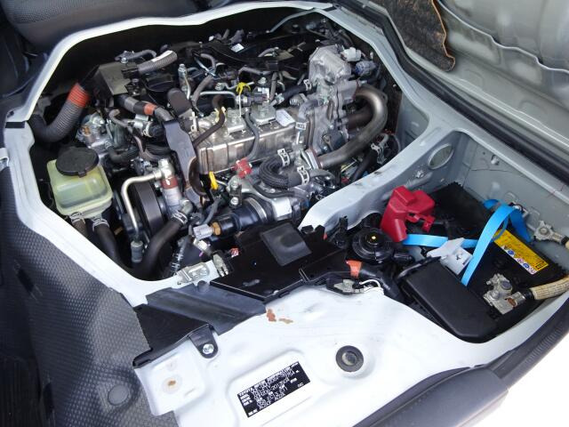 エンジンルームもきれいですよ。機関機構系も良好です。納車前に点検整備も行います。エンジンオイル・オイルフィルター等は交換致します。