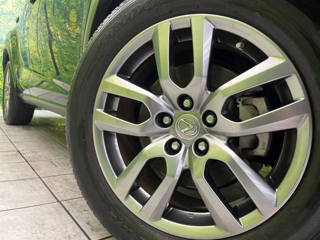 �y����18�C���`�A���~�z�C�[���z�O�ςɃ}�b�`���������A���~�z�C�[���𑕒����Ă���܂��B�e��ЊO�A���~�z�C�[����A�X�^�b�h���X�^�C�����戵�����Ă���܂��B���񂲑��k����������